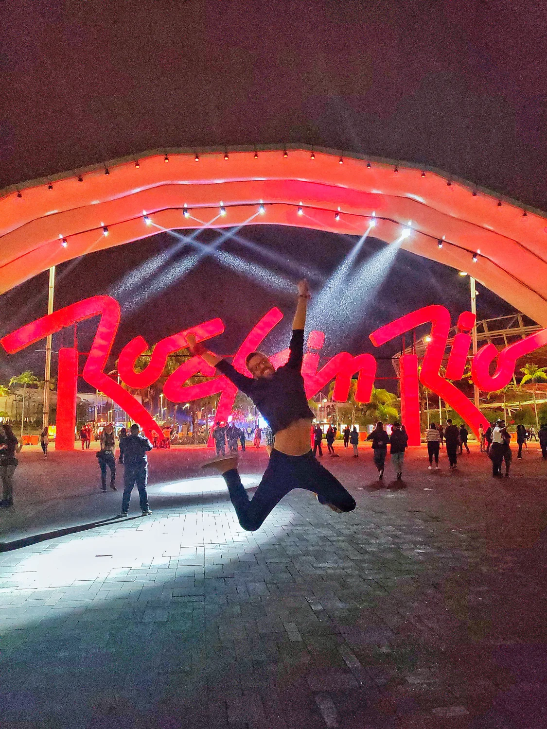 Registro diante de instalação Rock in Rio