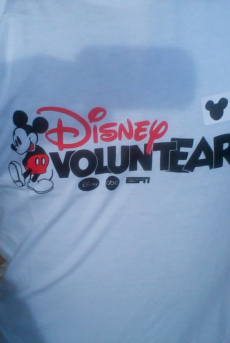 Camiseta Disney VoluntEARS em evento