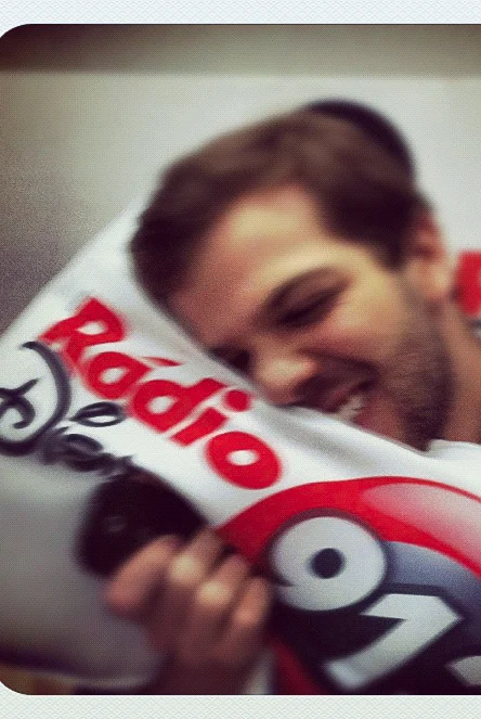 Retrato com material da Rádio Disney