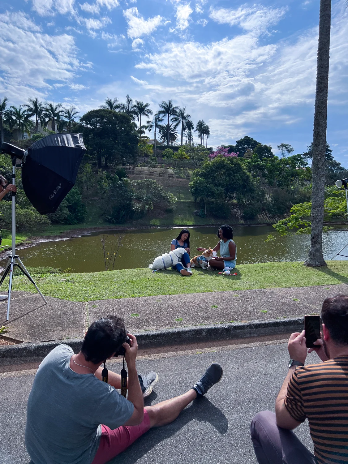 Equipe e equipamentos em locação externa