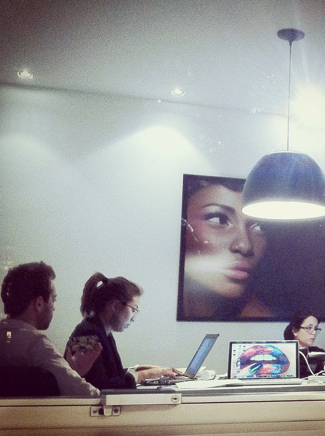 Reunião de trabalho em mesa Sephora